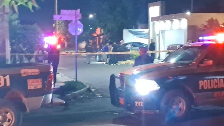 El cuerpo de la víctima quedó tendido sobre la calle