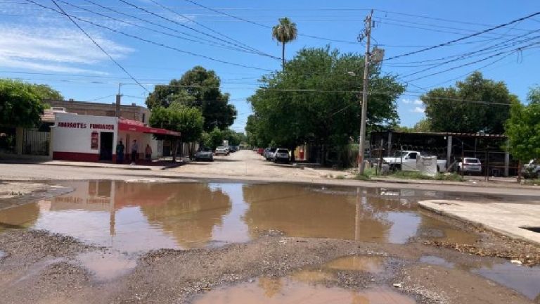 Reportan vecinos de fraccionamiento San Rafael drenajes colapsados en Ciudad Obregón