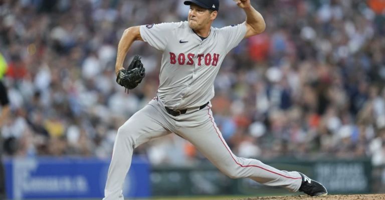 Hill lanzó con Boston la campaña pasada