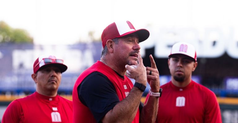 Benjamín Gil dirige a la escuadra azteca