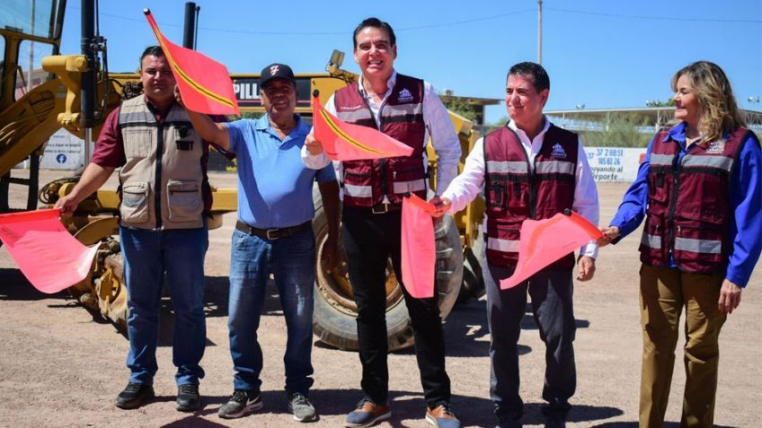 'El Cubano' Mier da banderazo a millonaria obra en campos de softbol de Caborca
