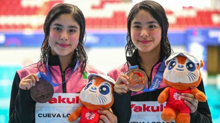 Sheinbaum celebra MEDALLA de Mía y Lía Cueva en Mundial de Deportes Acuáticos Singapur 2025