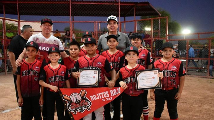 Abraham Mier inaugura la temporada 2025-2026 de la Liga Municipal de Softbol Femenil de Caborca
