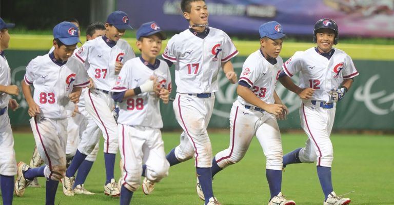 Los jugadores de China Taipei festejan su triunfo