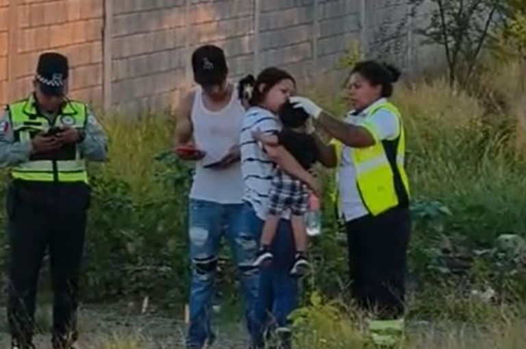 Dos adultos y un niño viajaban en la unidad volcada