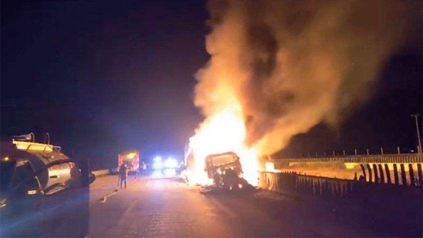 VIDEO: Incendio de tráiler provoca fuerte caos en la autopista México-Puebla