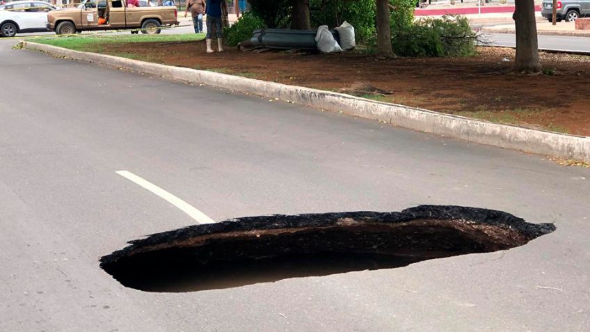 FOTOS Y VIDEO: Socavones gigantes, árboles caídos y encharcamientos deja lluvia en Ciudad Obregón