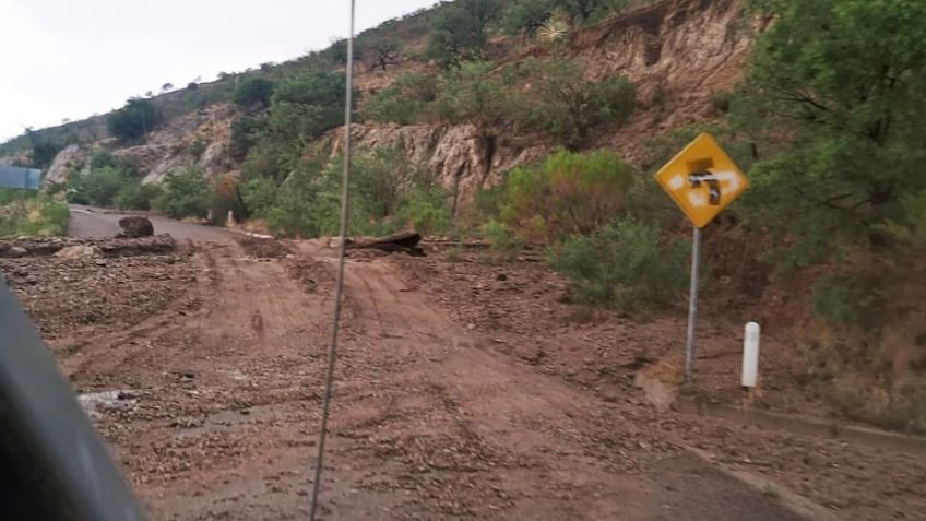 Emiten alerta por derrumbe en tramo carretero de Sonora debido a las recientes lluvias
