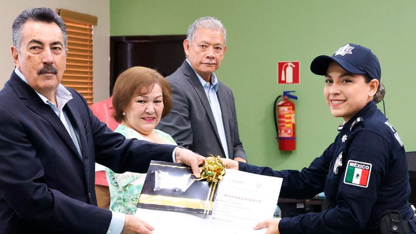 Lamarque Cano entrega nuevos rangos a policías municipales de Ciudad Obregón