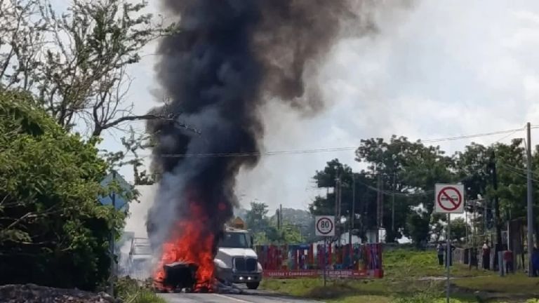 Violencia en Guerrero queman cinco tráileres de empresa minera en Teloloapan e Ixcateopan