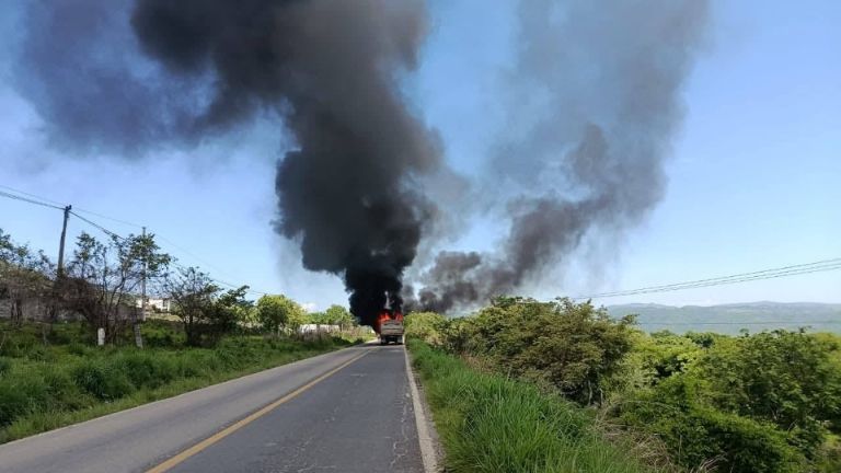 Violencia en Guerrero queman cinco tráileres de empresa minera en Teloloapan e Ixcateopan
