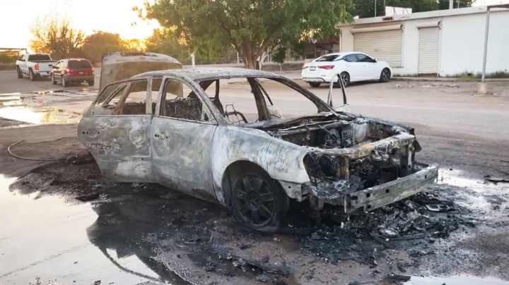 Falla mecánica provoca fuerte incendio de vehículo en Cajeme; terminó en pérdida total