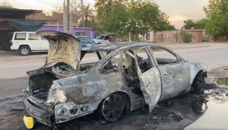 El vehículo se incendió en medio de la calle Basilicio Romo