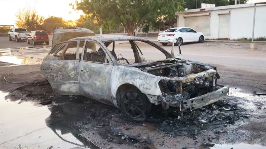 Falla mecánica provoca fuerte incendio de vehículo en Cajeme; terminó en pérdida total