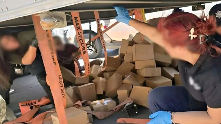 Sedena asegura más de mil kilos de metanfetamina a bordo de tractocamión en Tijuana