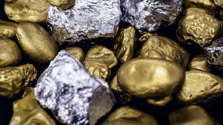 Comando intercepta camión y roba 33 toneladas de concentrado de oro y plata en Jalisco