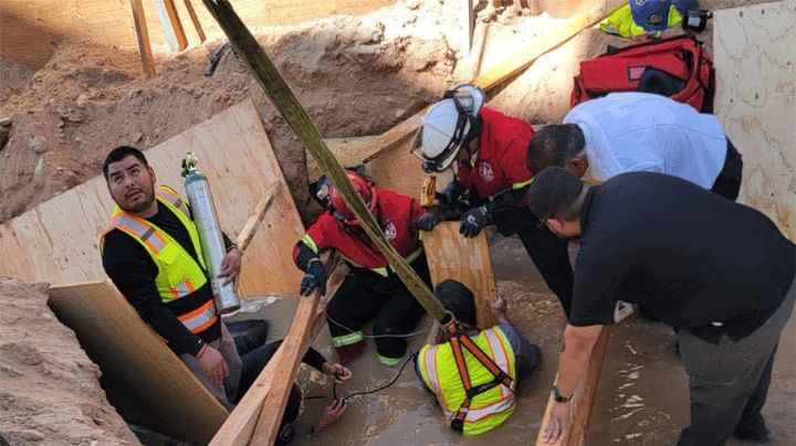 Sonora: Deslave en obra de SLRC deja a trabajador atrapado; ya fue rescatado