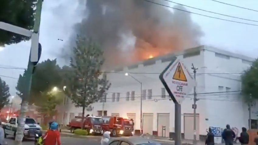 VIDEOS: Fuerte incendio en la colonia Morelos CDMX desata pánico y moviliza a las autoridades