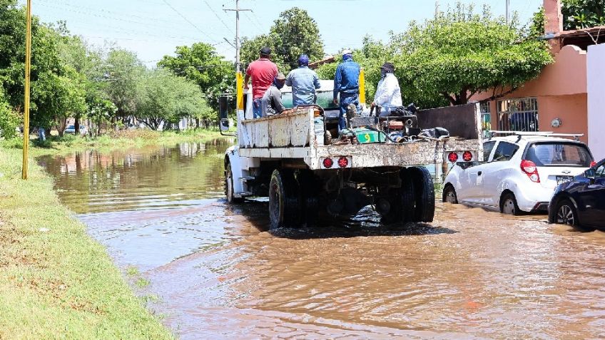 Atienden hundimientos tras lluvias en Ciudad Obregón y piden no arrojar basura en la calle