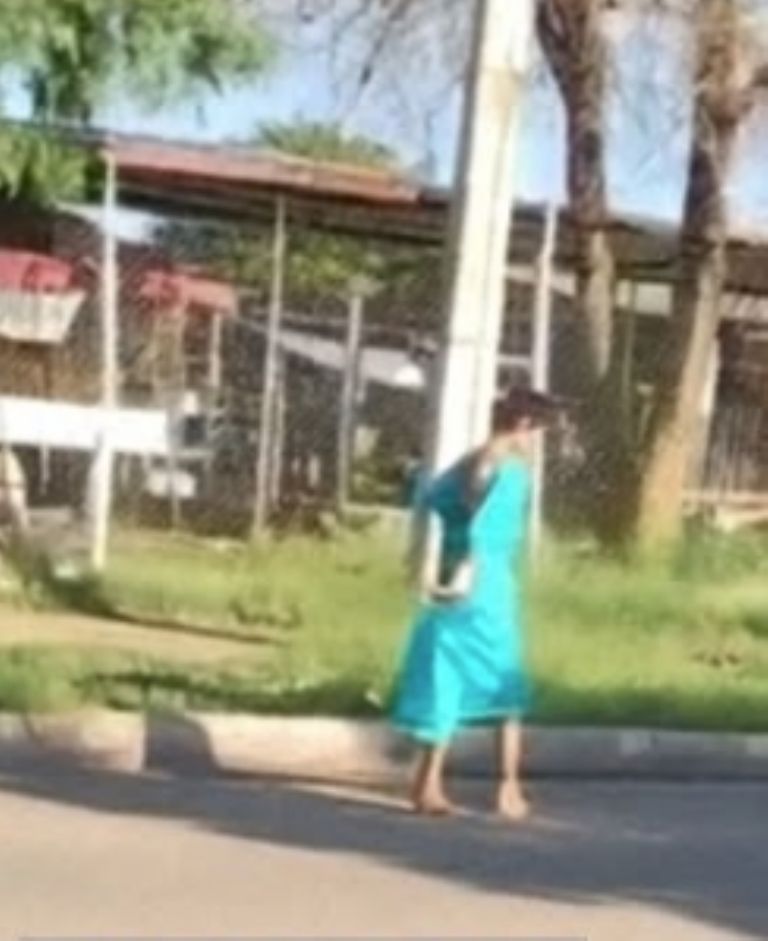 La persona caminando sin rumbo