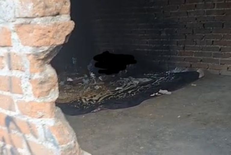 El fallecido fue hallado sobre el suelo de una casa abandonada