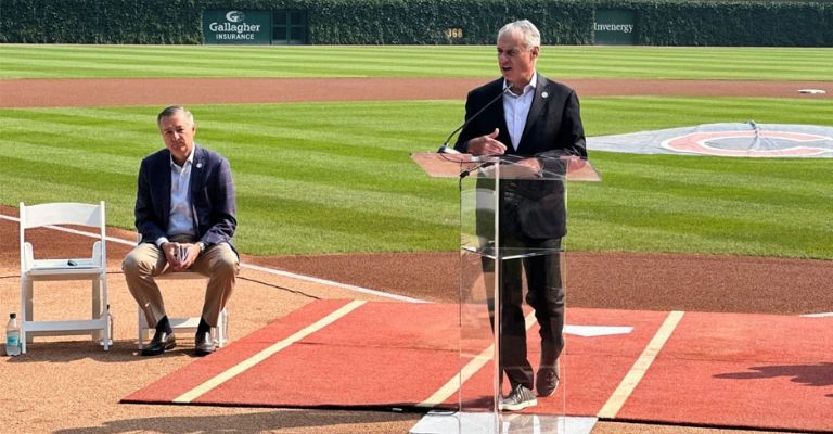 Manfred durante el anuncio