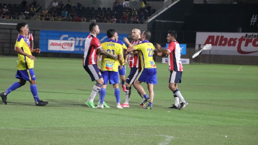 Partido de Leyendas: América y Chivas complacen al público cajemense con un vibrante empate a uno