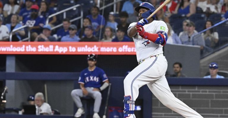 Guerrero Jr. dispara su jonrón 21 