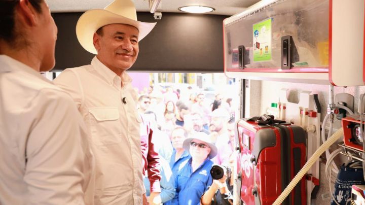 Entrega Alfonso Durazo ambulancias a Isssteson para el programa Médico en Casa