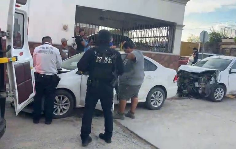 Los autos que se impactaron en la misma calle