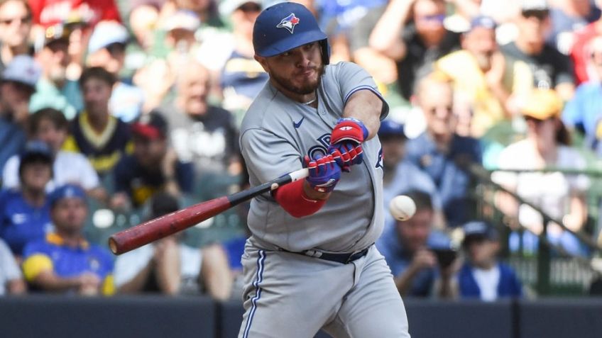 Kirk sigue 'on fire'; dispara jonrón y los Blue Jays apalean a los Pirates