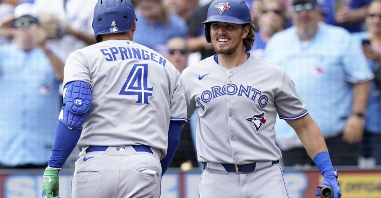 Springer inauguró la pizarra en la primera entrada