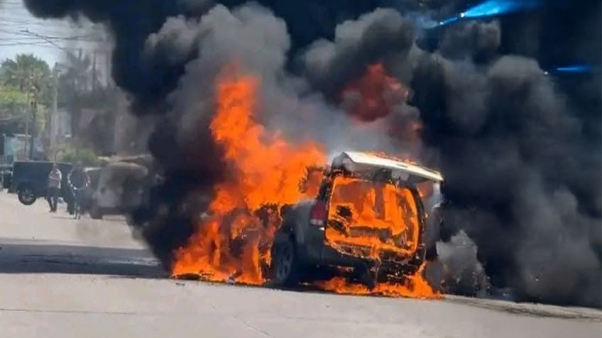 VIDEO: Señalización de alcantarilla provoca incendio de vehículo en Ciudad Obregón