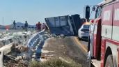 Foto ilustrativa de la nota titulada Vuelca tráiler cargado de harina en Empalme; reportan un lesionado y afectaciones viales