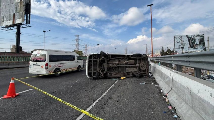 Accidente en Ecatepec: Combi se vuelca en la México-Pachuca y deja una víctima mortal