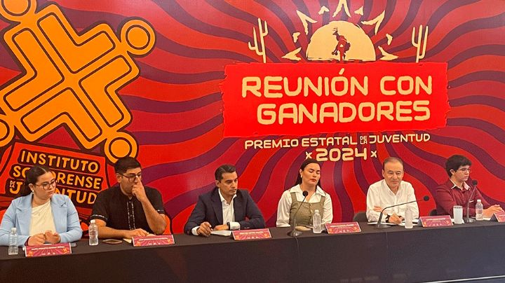 Se reúne Alfonso Durazo con jóvenes ganadores del Premio Estatal de la Juventud 2024