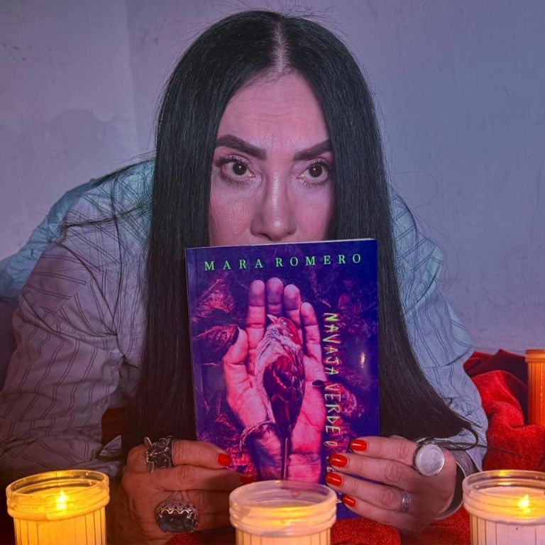 Navaja verde o negra de Mara Romero