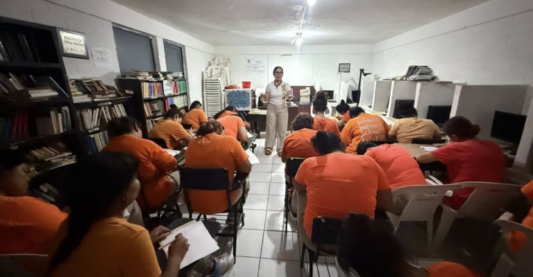 Mara Romero ha dedicado más de 20 años a La Letra Escarlata