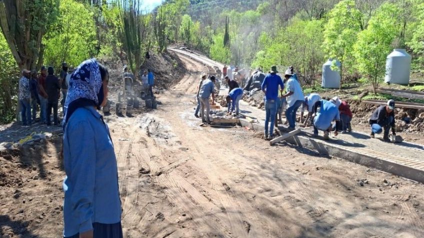 Álamos: Invierten 68 millones de pesos en caminos artesanales para comunidades guarijías