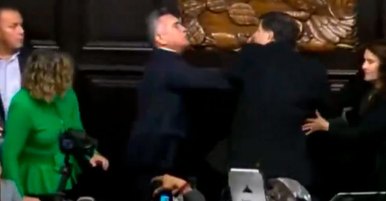 Ambos se enfrentaron a los golpes