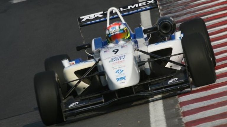 El piloto mexicano participó en la F3 Británica