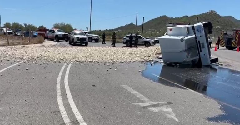 Vuelca camión minero en Hermosillo