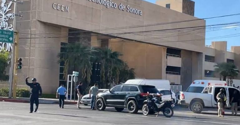 Una unidad oficial de la AMIC y un vehículo particular protagonizaron este accidente de tránsito.
