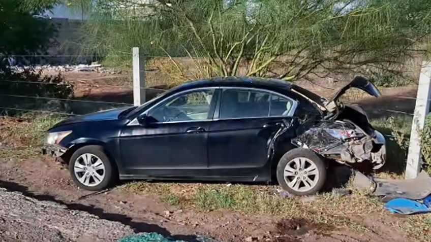 Joven al volante causa accidente al norte de Guaymas; chocó contra autos estacionados