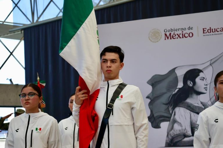 ?  Ibarra en la ceremonia  ?