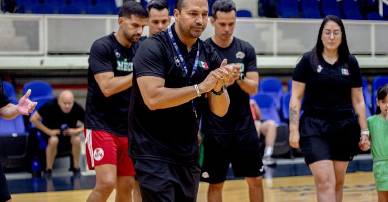 Omar Quintero dirige a la escuadra azteca