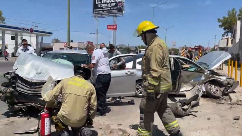 Cinco personas heridas tras aparatoso choque de dos vehículos al norte de Hermosillo
