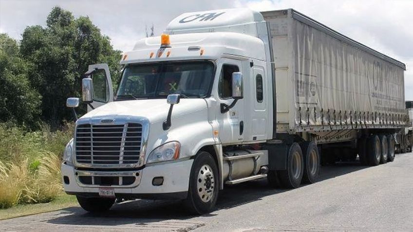 Detienen a trailero tras chocar a sedán e intentar darse a la fuga en Ciudad Obregón