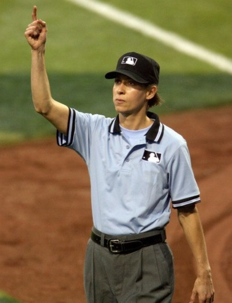 Ria Cortesio fue la primera mujer umpire en un juego de pretemporada en MLB