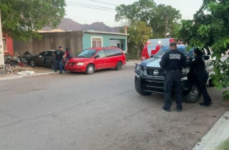 La víctima fue encontrada dentro de un Nissan Sentra gris